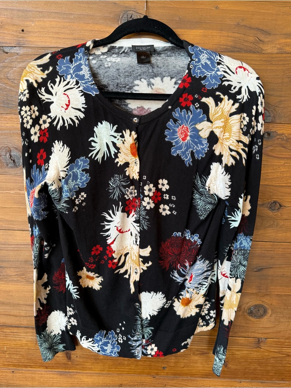Ann Taylor Black Floral Long-Sleeve Women's Top